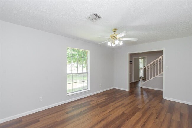 Foto del edificio - 5414 Forest Timbers Dr