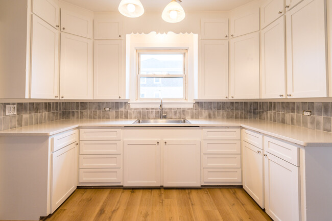 kitchen closeup - 140 North St