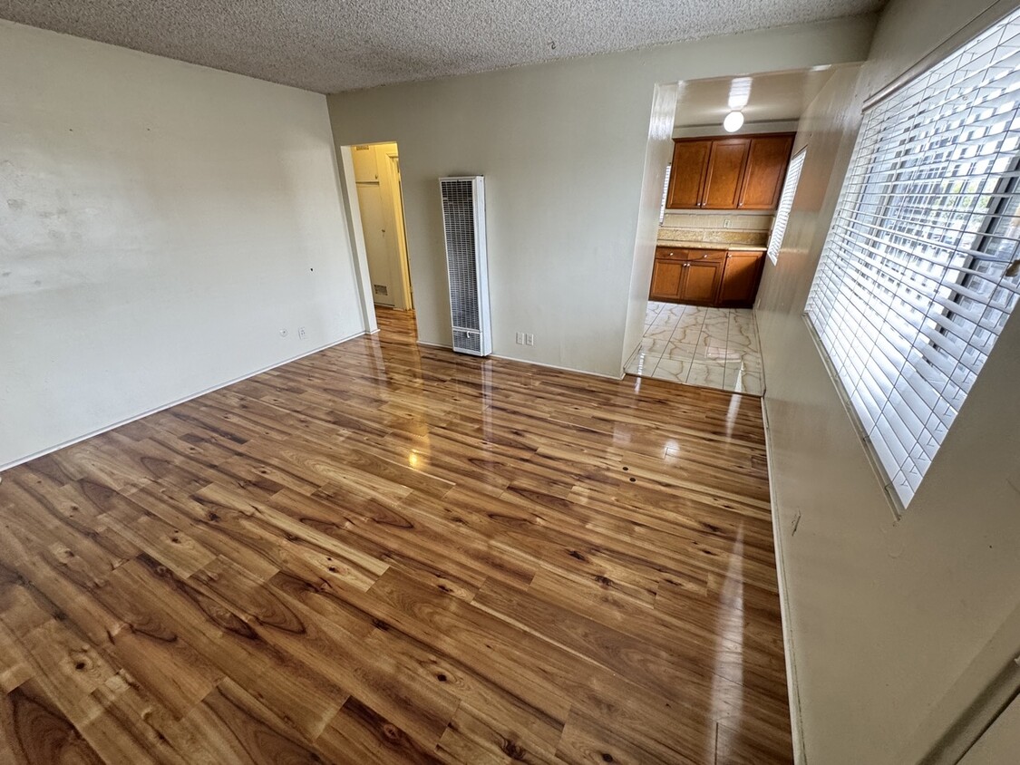Foto principal - 6103 Wall St
