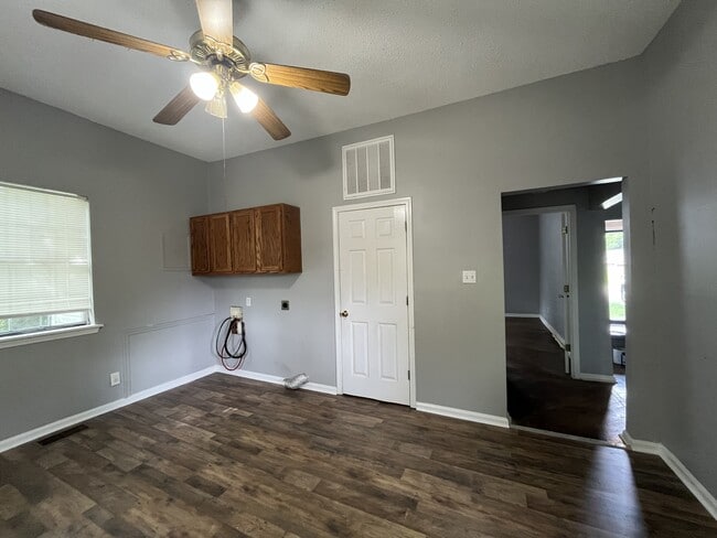 Building Photo - 124 Tuxedo Dr