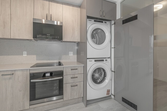 Building Photo - 280 Dundas St W