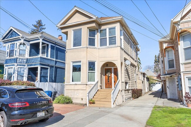 Building Photo - 1821 Encinal Ave