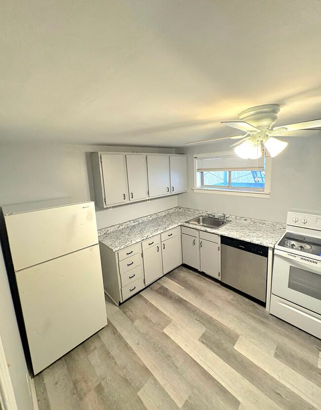 Building Photo - 1027 Cochran Mill Rd