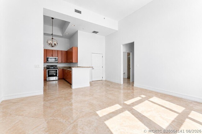 Building Photo - 701 S Olive Ave