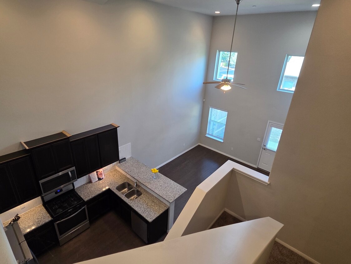 Foto principal - 2304 S Lakeline Blvd