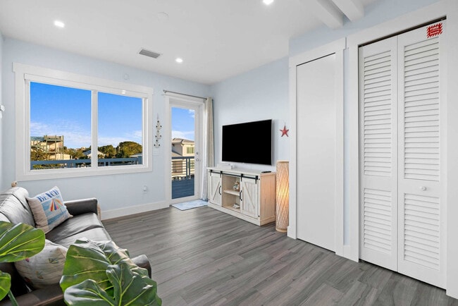 Building Photo - 811 104th St