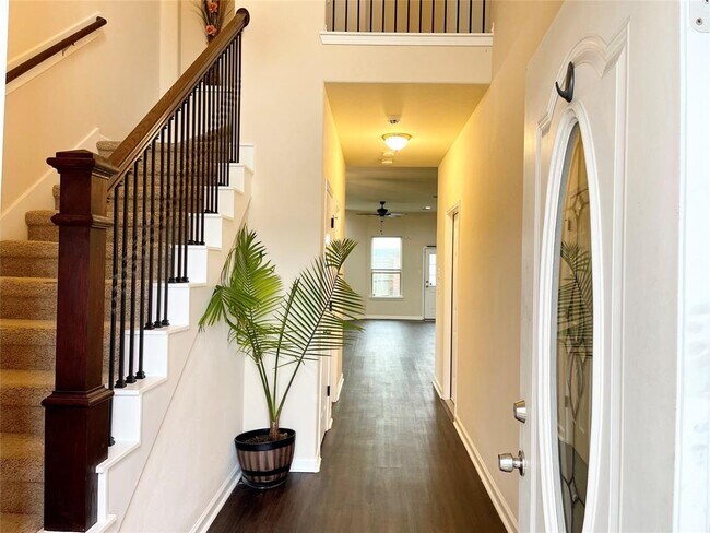 Building Photo - 14925 Gray Ridge Ln
