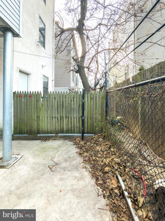 Building Photo - 1724 N Bouvier St