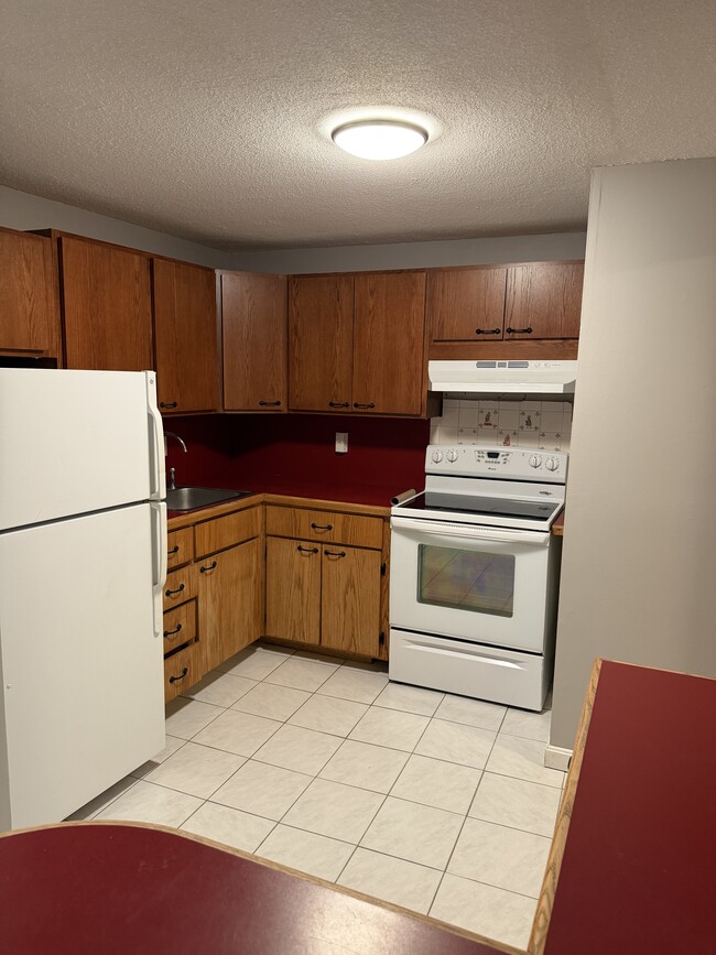 Building Photo - QC - 12R English Village Rd 102