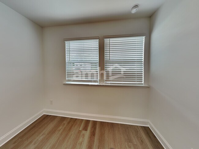 Foto del edificio - 1128 Livengood Wy