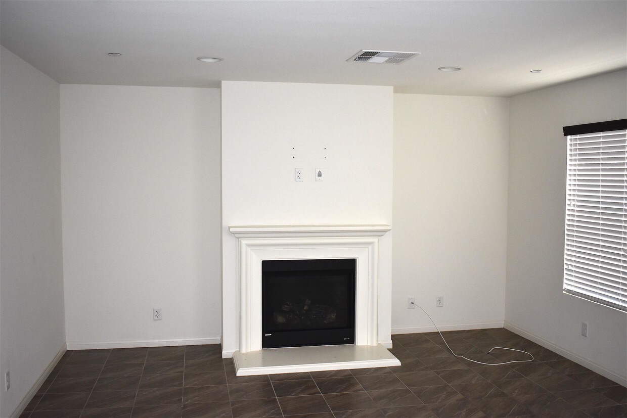 Building Photo - 37500 Citron Pl