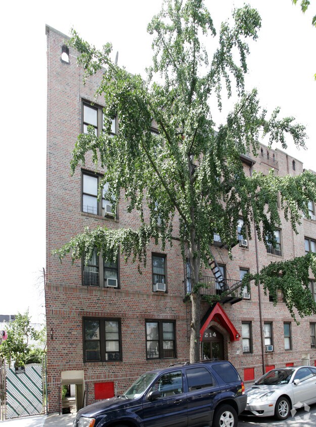 Foto del edificio - 214 Gelston Ave