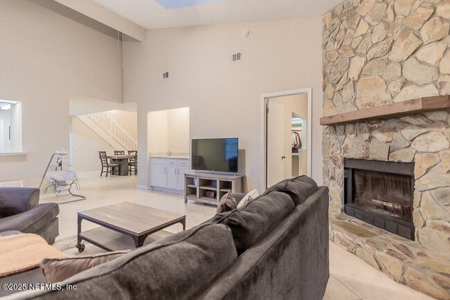 Foto del edificio - 11060 Wandering Oaks Dr