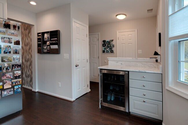Building Photo - 6006 Sweet Dale Ct