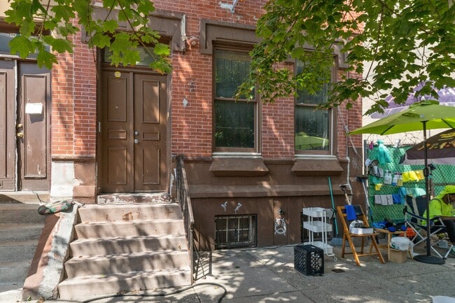 Building Photo - 1731 W Diamond St