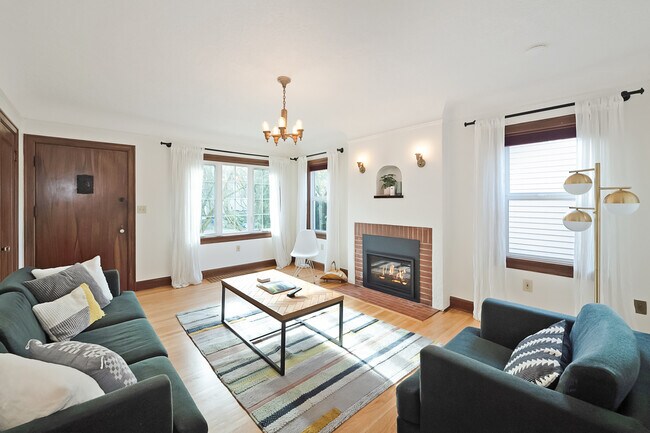 Foto del edificio - 2323 SE Pine St