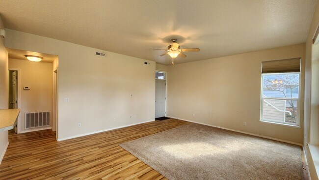 Foto del edificio - Two Bedroom Condo Near Moose Can Gully with a Garage