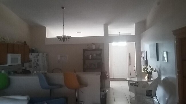 Foto del edificio - 992 SW McComkle Ave