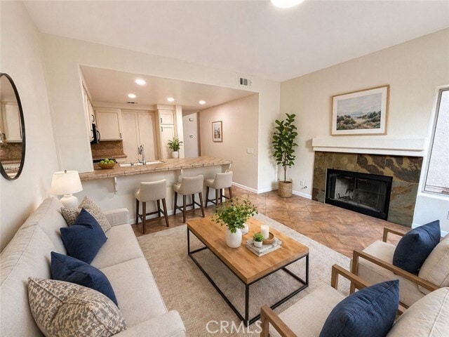 Building Photo - 1048 Explanada St