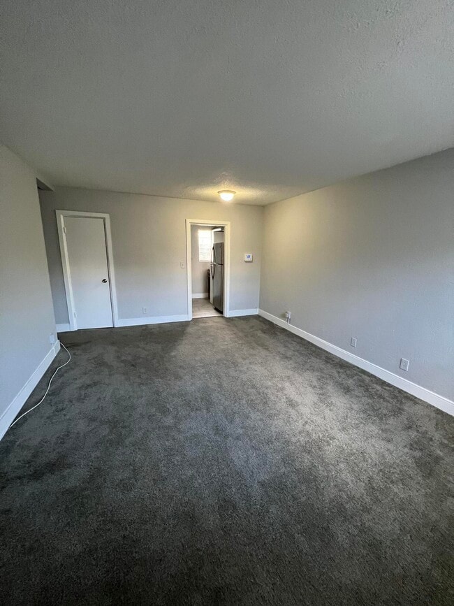 Building Photo - 2722 Poinsettia Ave