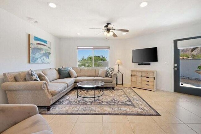 Building Photo - 53533 Avenida Mendoza