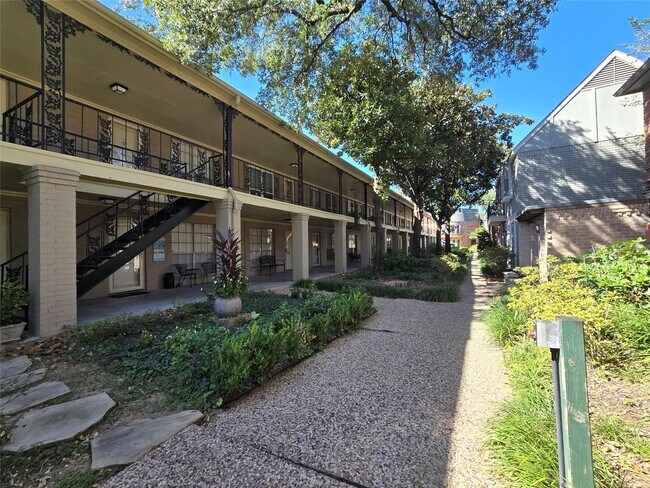 Foto del edificio - 11550 Chimney Rock Rd