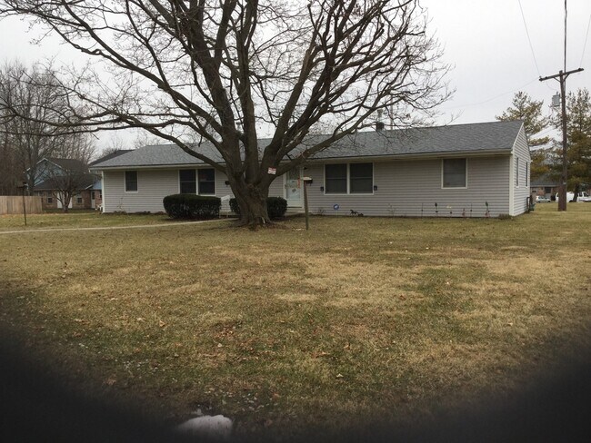 Building Photo - 441 S Chillicothe St