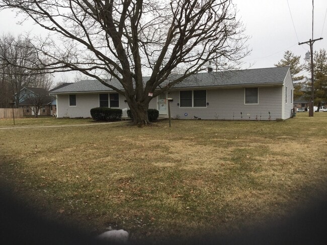 Building Photo - 441 S Chillicothe St