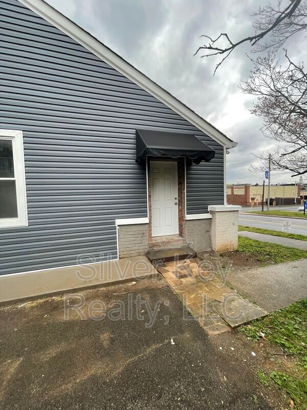 Building Photo - 203 Green St