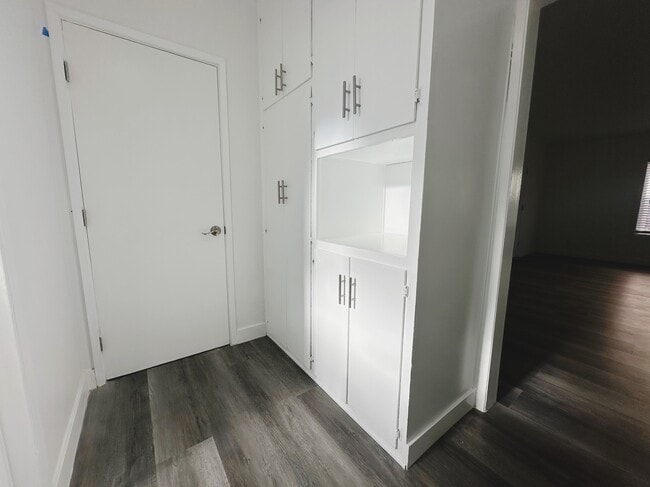 Foto del edificio - 4037 McLaughlin Avenue