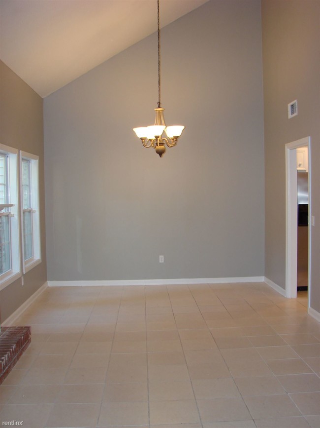 Building Photo - 3 br, 2 bath Townhome - 1429 Roxbury Court