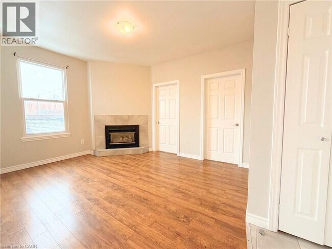 Photo du bâtiment - 340 Barton St E