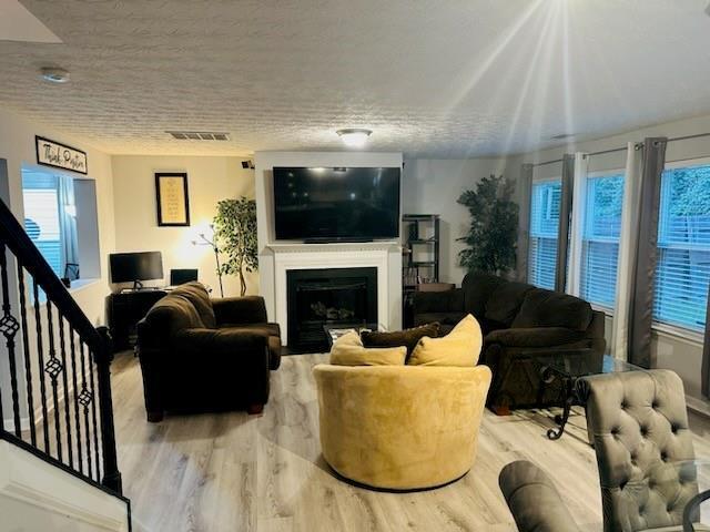 Foto del edificio - 2060 Valley Creek Dr