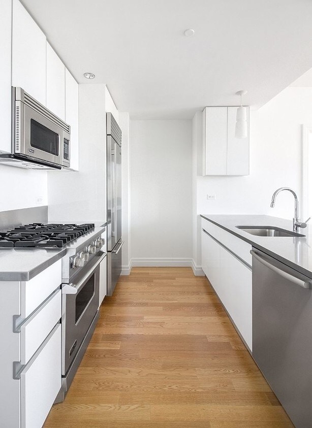 Primary Photo - 539 W 54th St