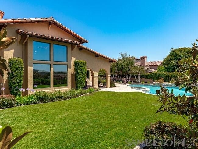 Foto del edificio - 5575 Meadows Del Mar
