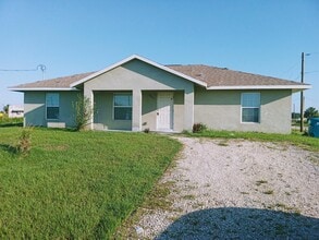 Building Photo - 9007 Meadow Cir