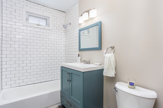 Building Photo - 34 Court Park