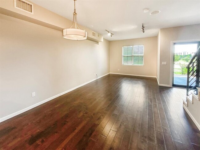 Building Photo - 2208 Kavanaugh Blvd