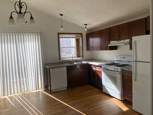Building Photo - Single Family Home