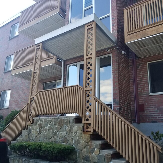 Building Photo - 368 Lincoln St