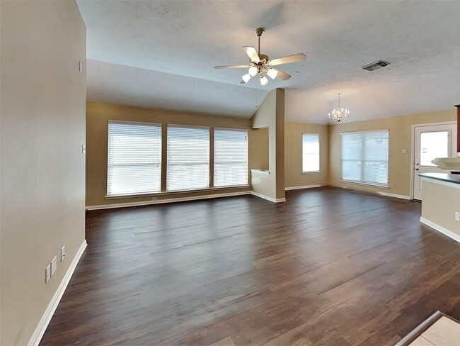 Foto del edificio - 5727 Indigo Trails Dr