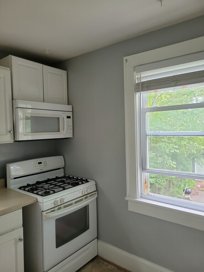 Building Photo - 3706 Greenway Ct E