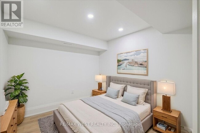 Building Photo - 202 Perth Ave