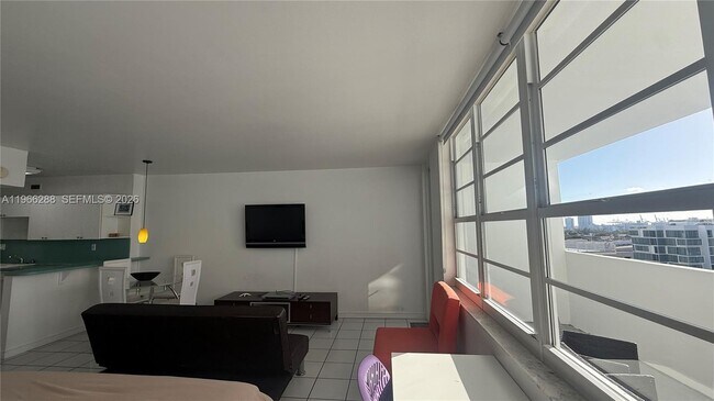 Foto del edificio - 100 Lincoln Rd