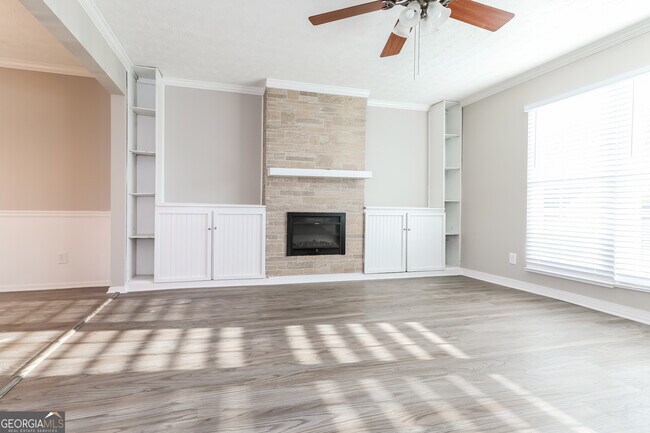 Building Photo - 1820 Surrey Hill Cir