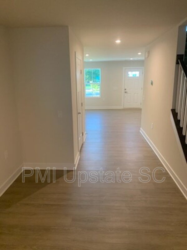 Building Photo - 413 Camarillo Ln