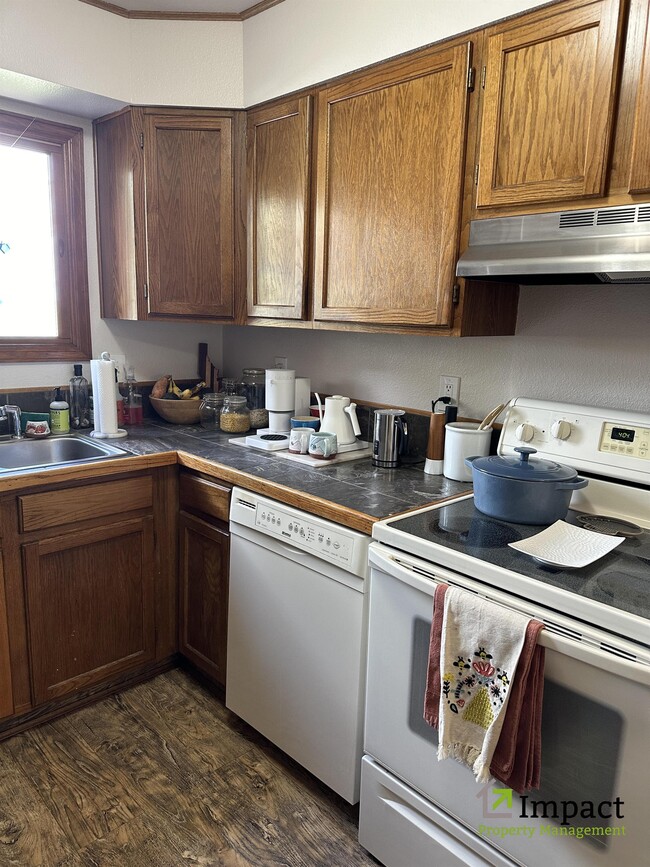 Building Photo - 2510 Plumtree Grove