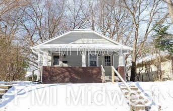 Building Photo - 2930 N Dearborn St