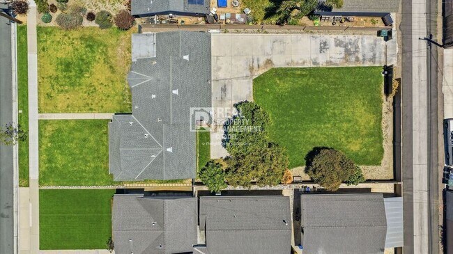 Foto del edificio - 5082 Edinger Ave