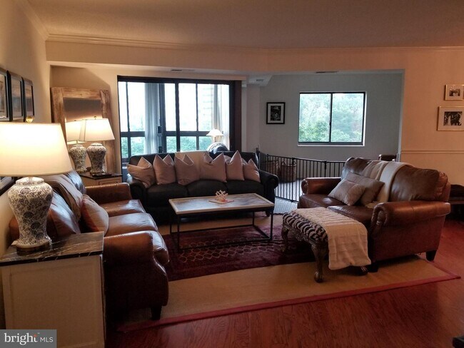 Foto del edificio - 1600 N Oak St